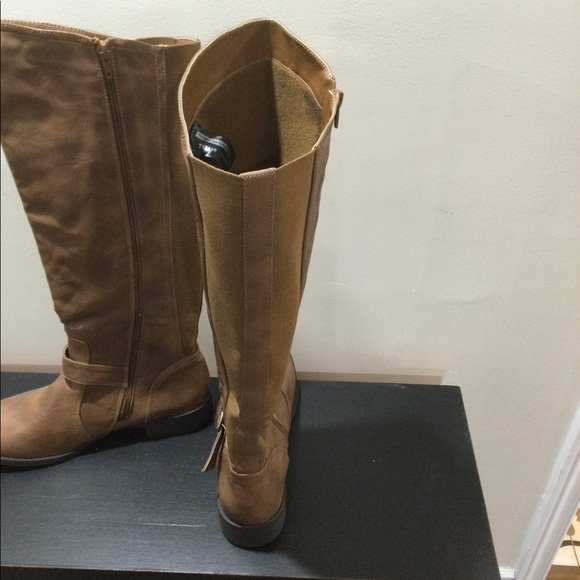 Knee high tan leather boots. - Picture 3 of 4